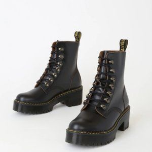 NWoT Dr. Martens Leona Vintage Smooth Heel Boot 8